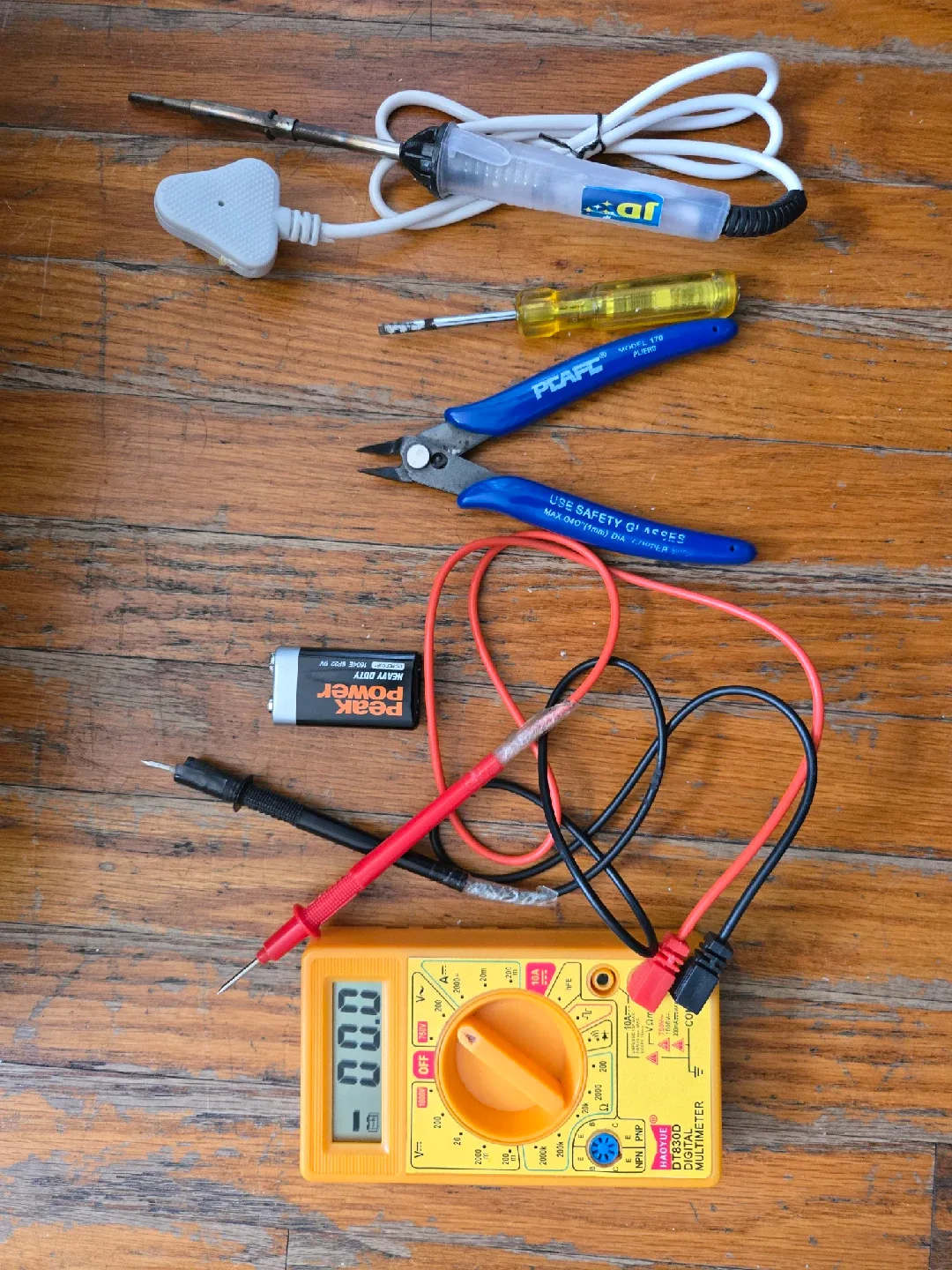 Electronics Tool Set with Stanley Tool Box image indicator(5)
