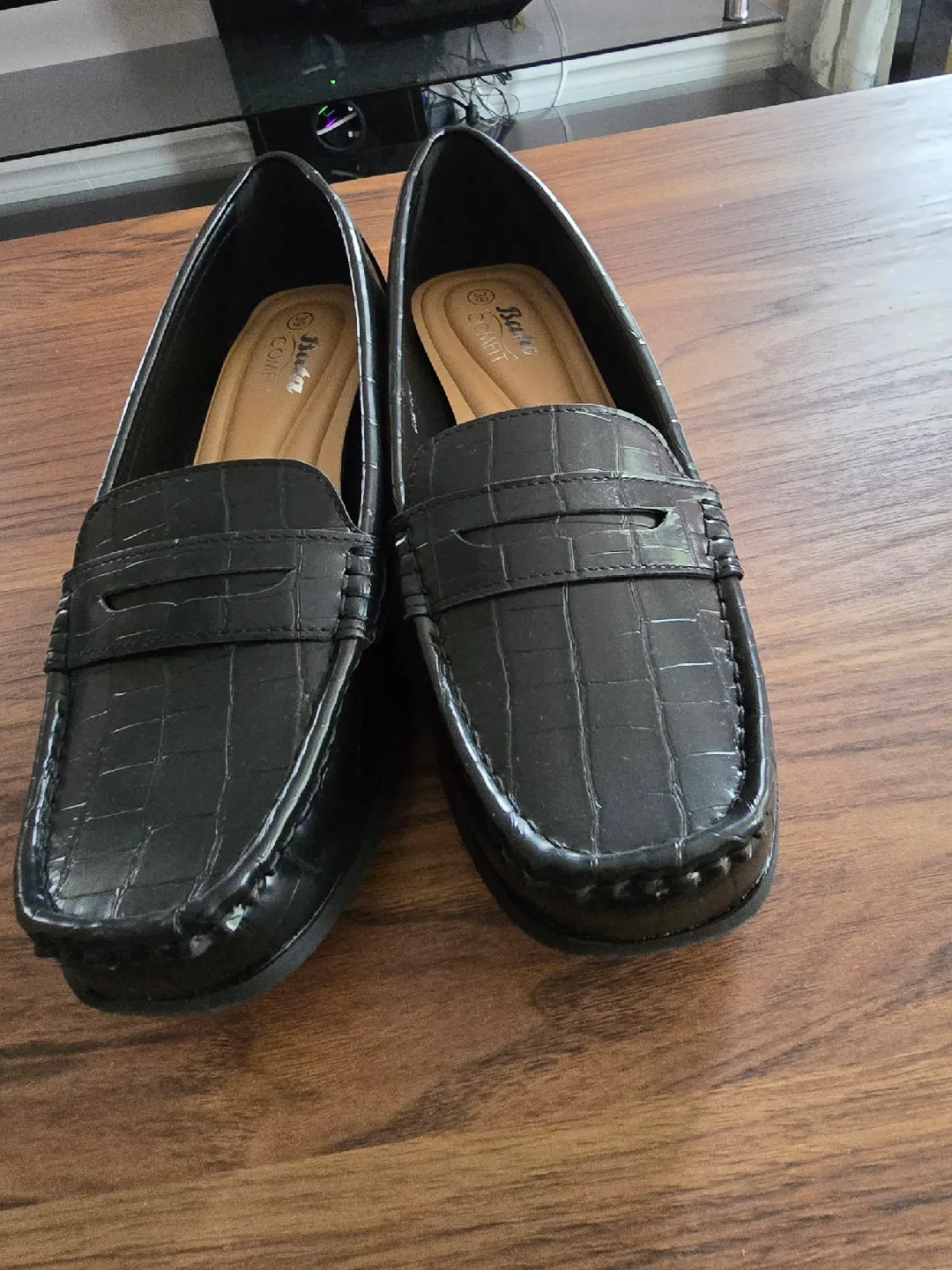Bata Comfit Black Loafers - Size 9 image indicator(4)