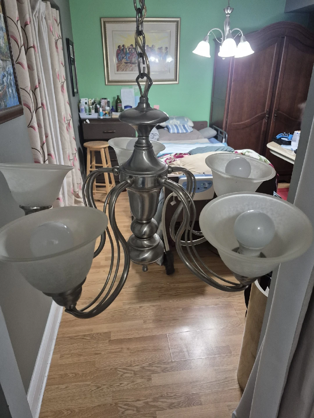 Chandelier with 5 frosted glass shades