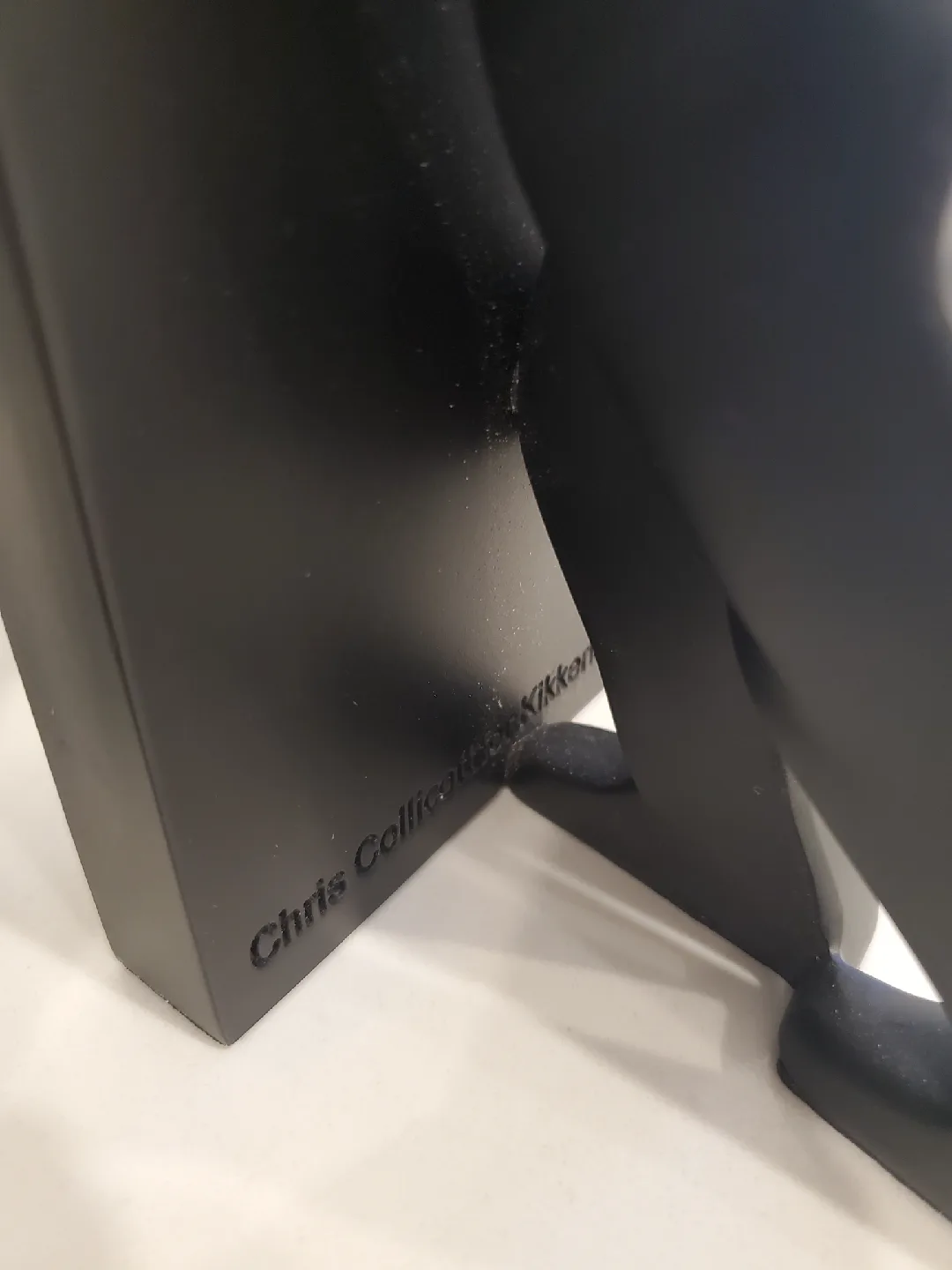 Chris Collicott Kikkerland Leaning men Bookends set of 2 image indicator(2)