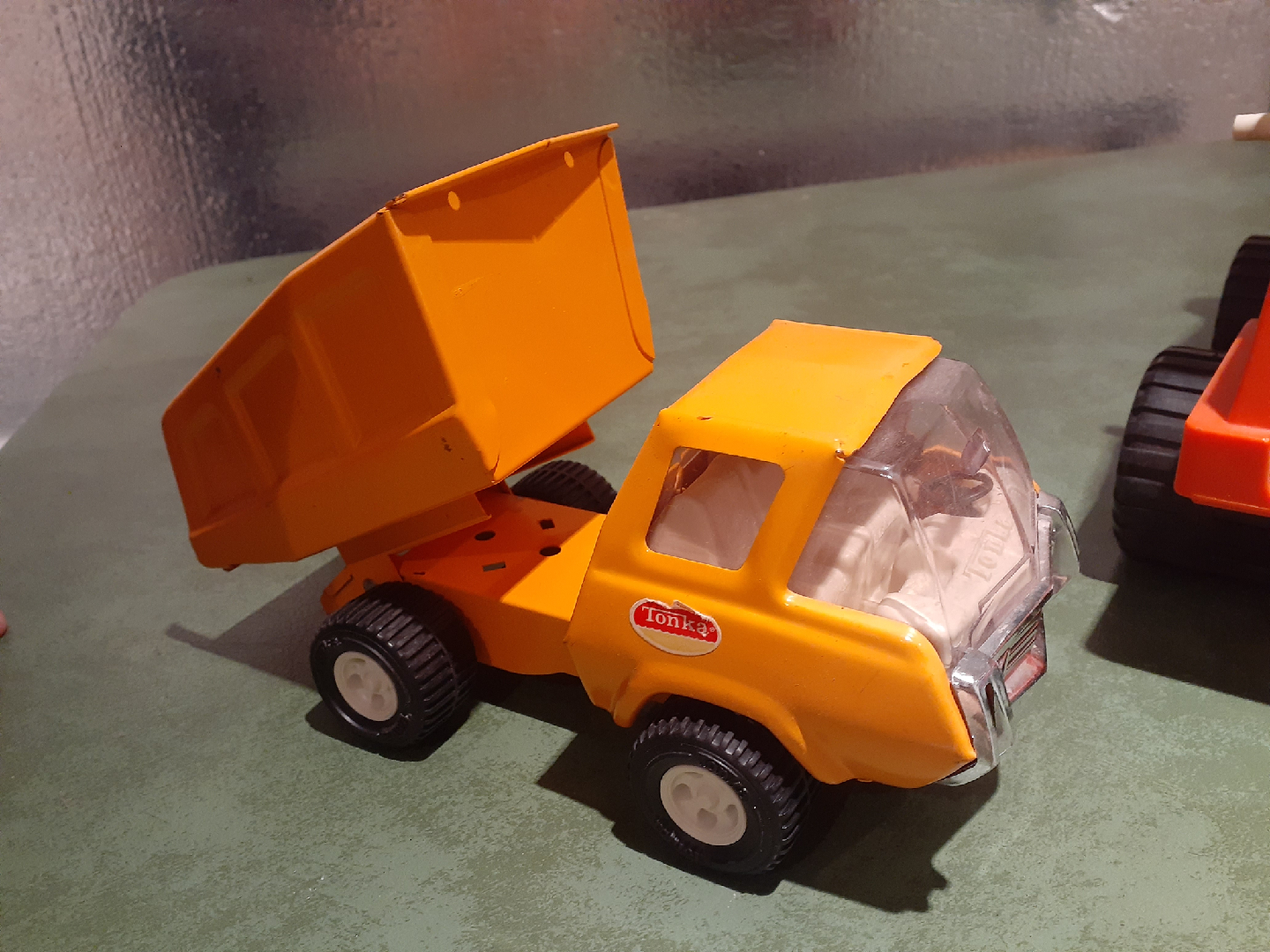 Tonka Dump Truck,Fisher Price Cement + Construction Workers - photo 3