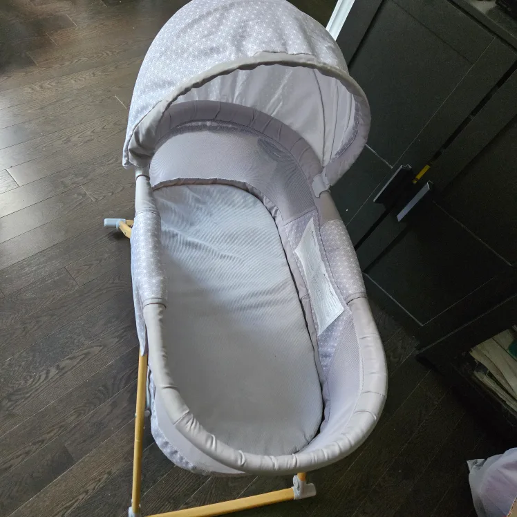 Safety First Rocking Baby Bassinet image indicator(2)