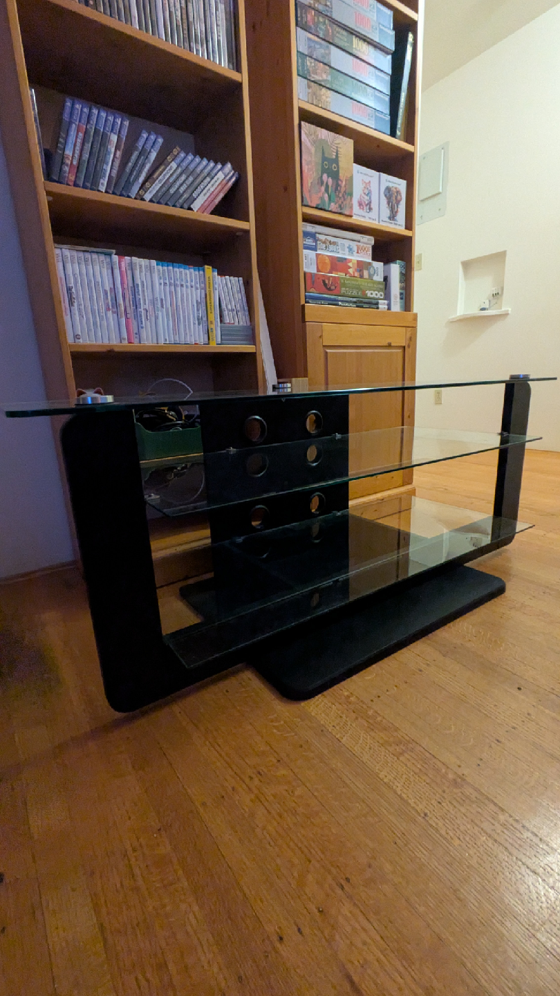 Free TV Stand - photo 2