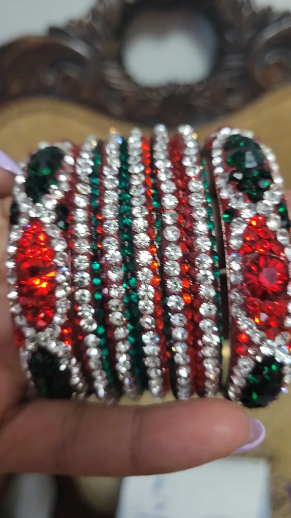 Hair accessories, earrings, and bangles image indicator(3)