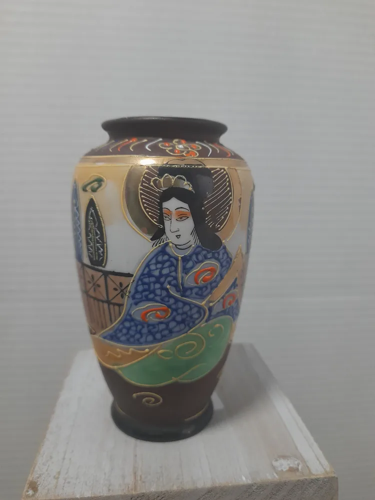 Vintage Japanese Vase thumbnail