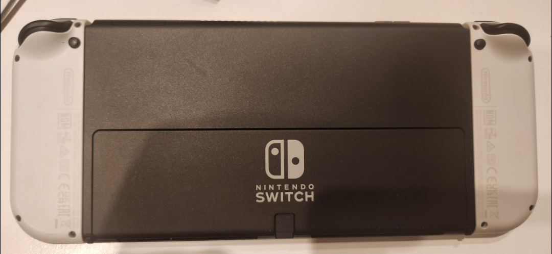 Nintendo Switch OLED White Edition - photo 4