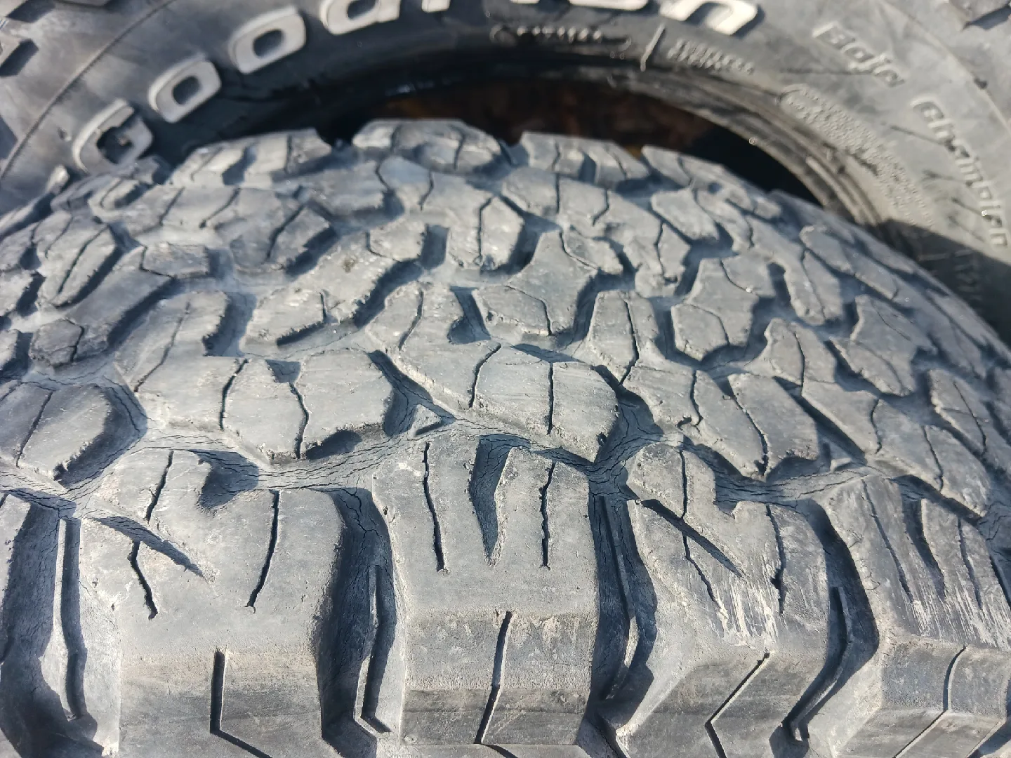 LT 275 70 r18 SET of 4 BF GOODRICH ALL TERRAIN TA KO2 TIRES image indicator(2)