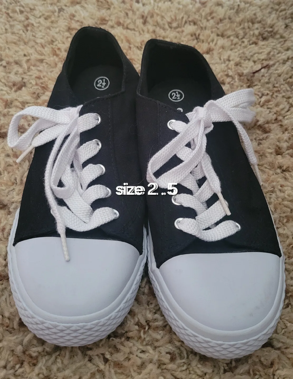 Old Navy & Airwalk Kids Shoes - Size 2 & 2.5 image indicator(4)