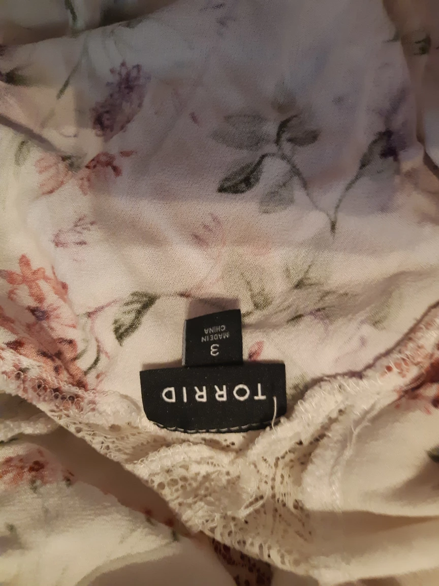 Torrid Floral Lace Tank Top - Size 3 - photo 4