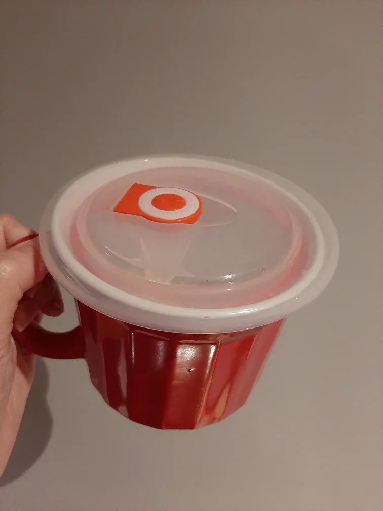 Large Red Porcelain Mug with Lid image indicator(2)