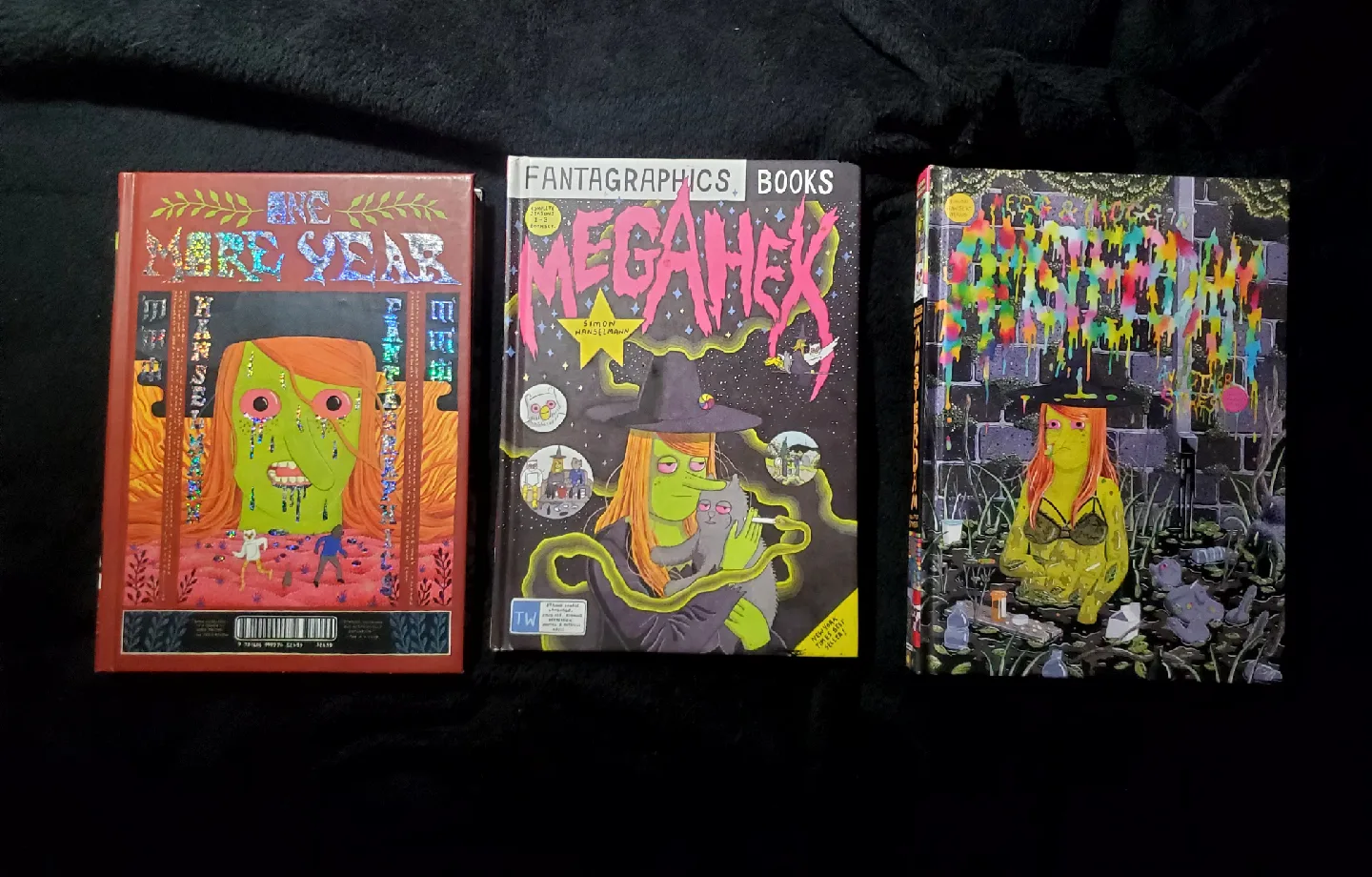 Graphic Novels and Comics Assorted image indicator(2)