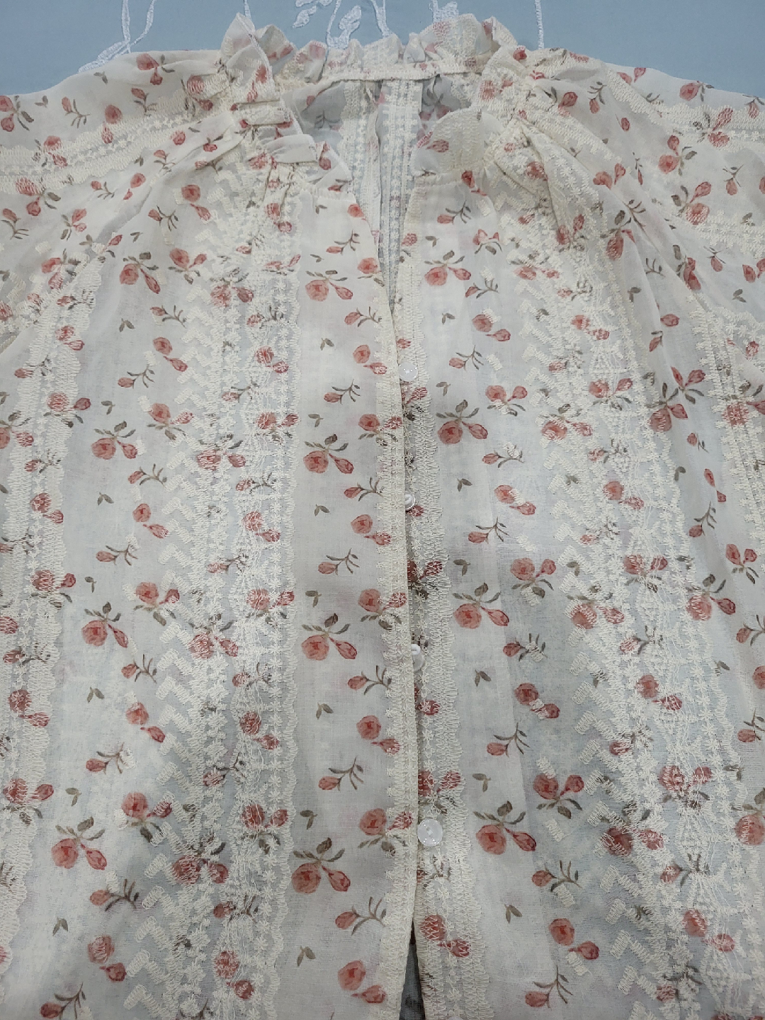 Floral Print Blouse with Lace Detail - photo 2