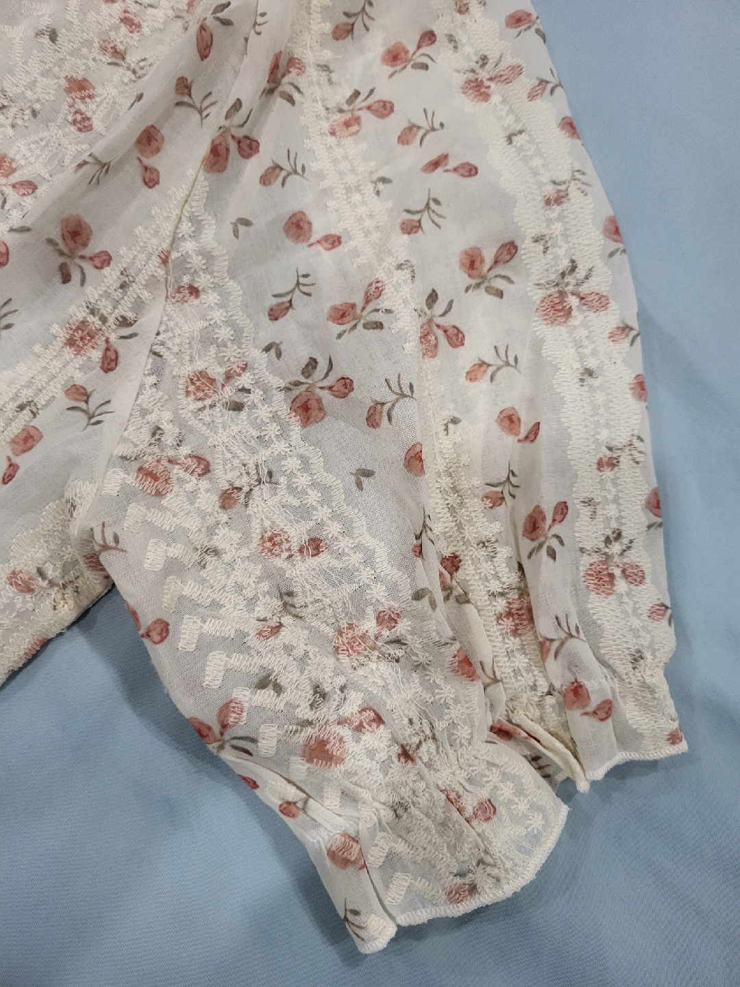 Floral Print Blouse with Lace Detail - photo 3