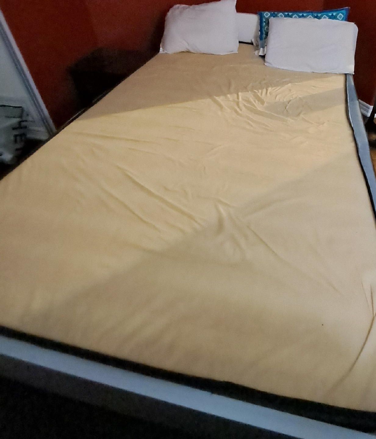 Queen bed frame - photo 3