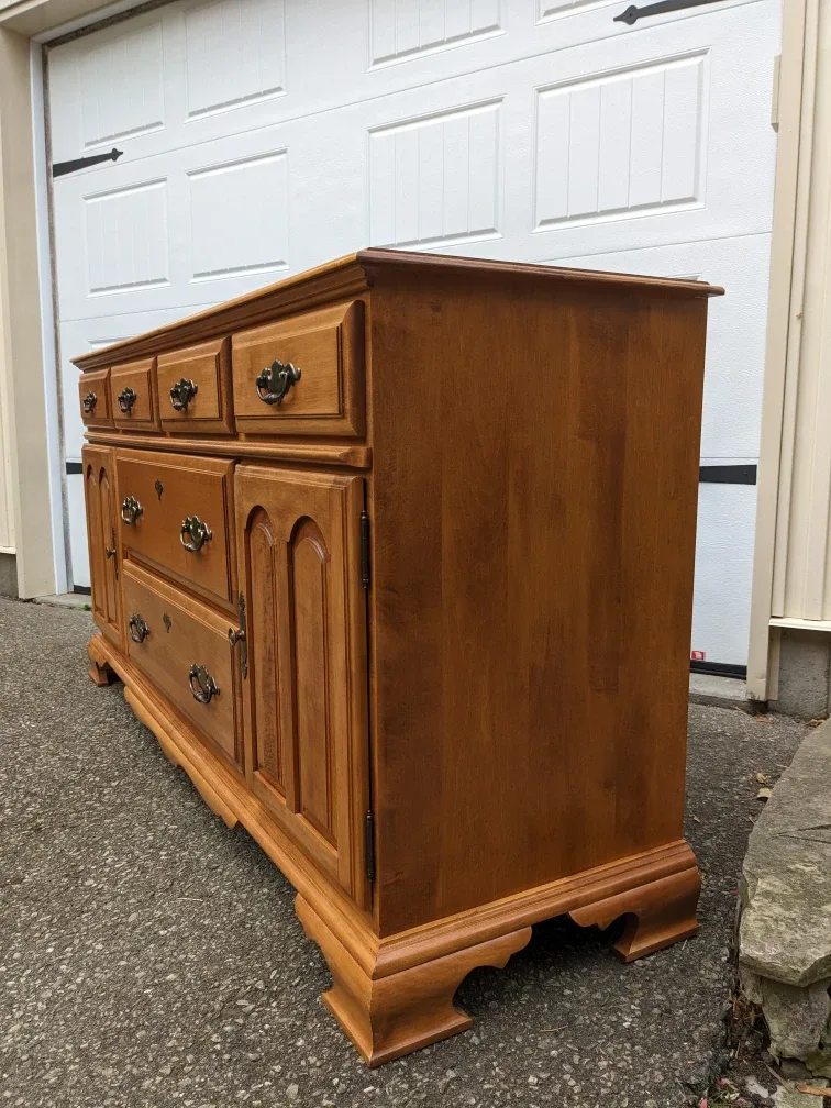 Roxton Dresser/Cabinet Combo in Solid Maple image indicator(4)