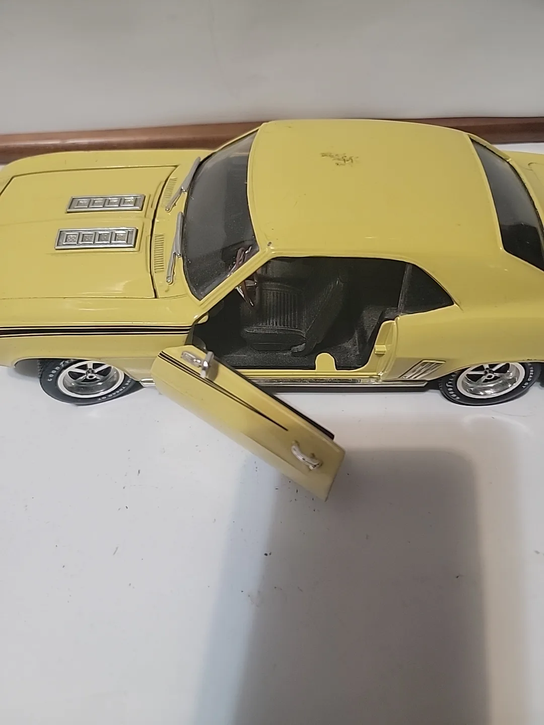Yellow 1969 Camaro SS Diecast Model Car image indicator(10)
