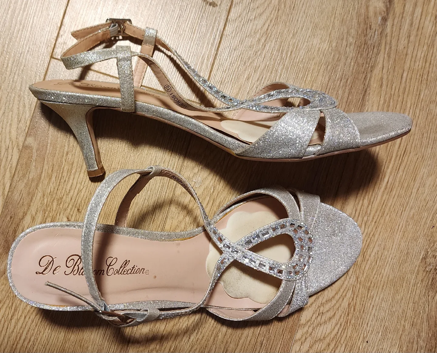 Lala Ika Gold Heels - Size 9.5/40 image indicator(6)