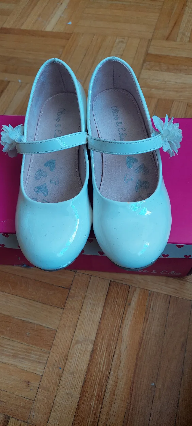 Olive & Edie White Dress Shoes - Size 1M image indicator(3)