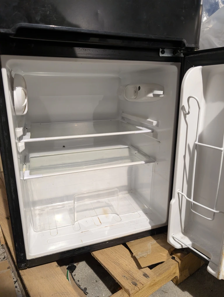 Black & Decker Compact Mini Fridge - photo 2
