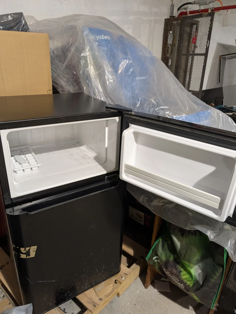 Black & Decker Compact Mini Fridge - photo 3