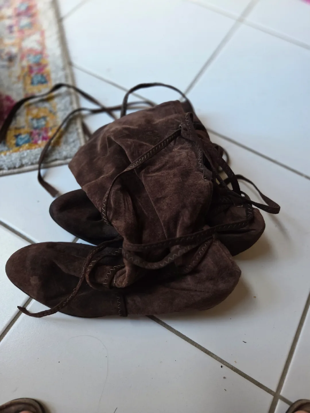 Ladies boots image indicator(2)