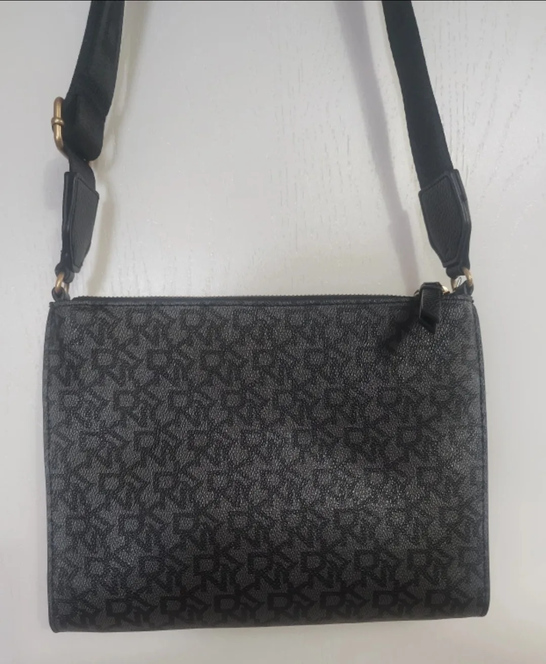 DKNY Purse - Black(Pickup only) Not accepting offers image indicator(2)
