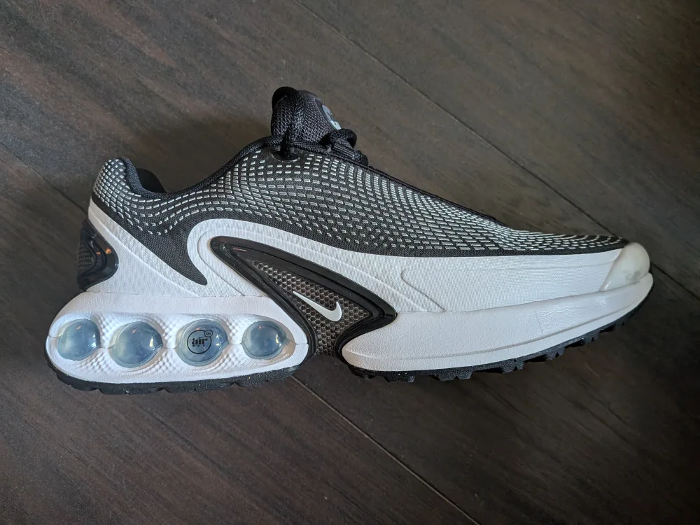 Nike Air Max DN Black/White, US 11 image indicator(2)