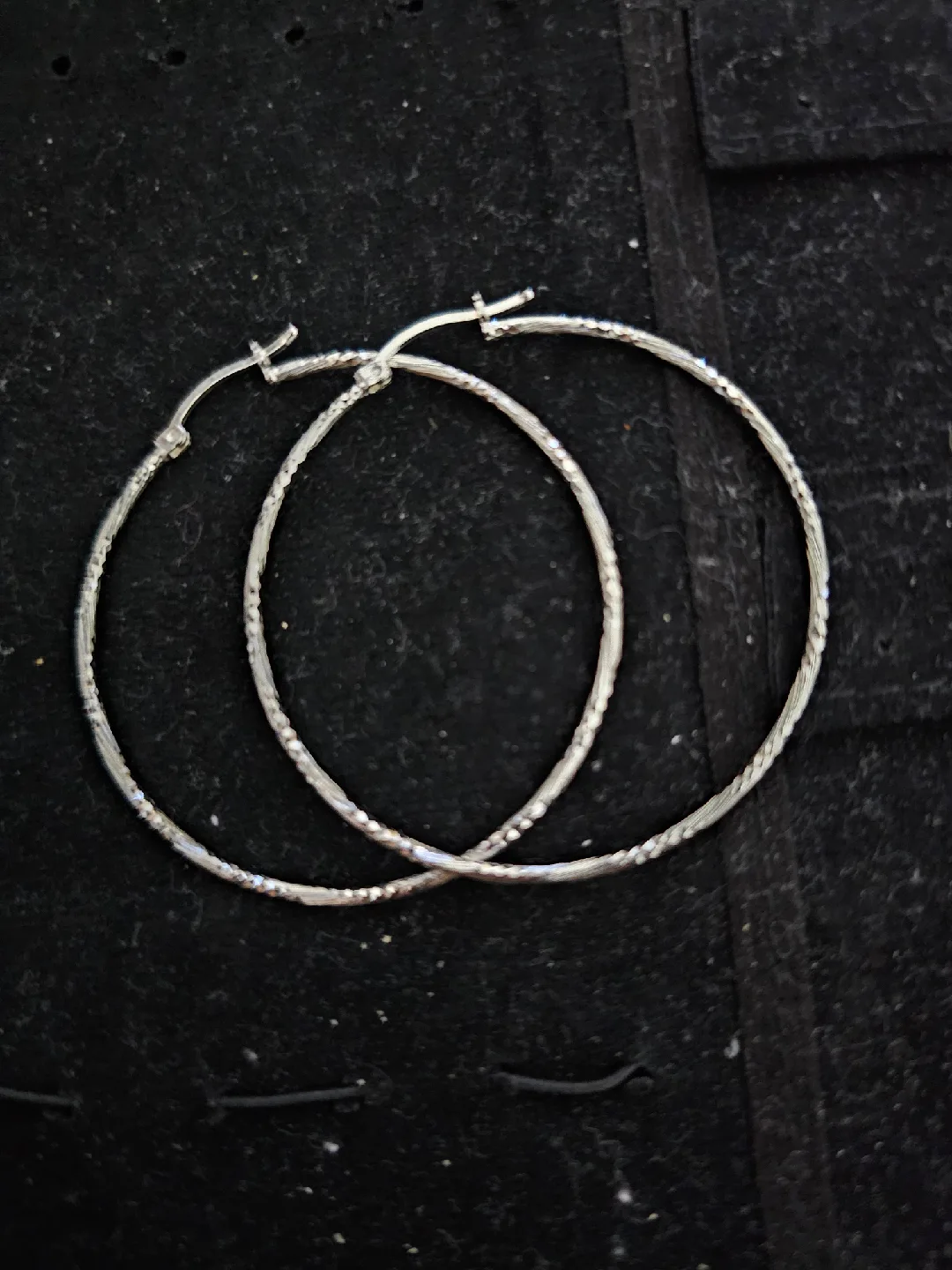 Silver Hoop Earrings image indicator(2)