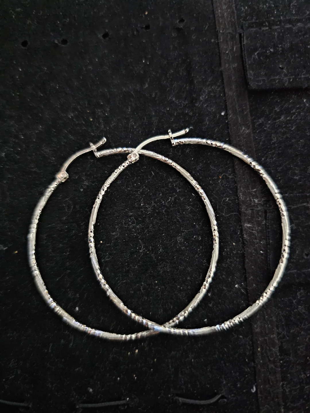 Silver Hoop Earrings image indicator(3)