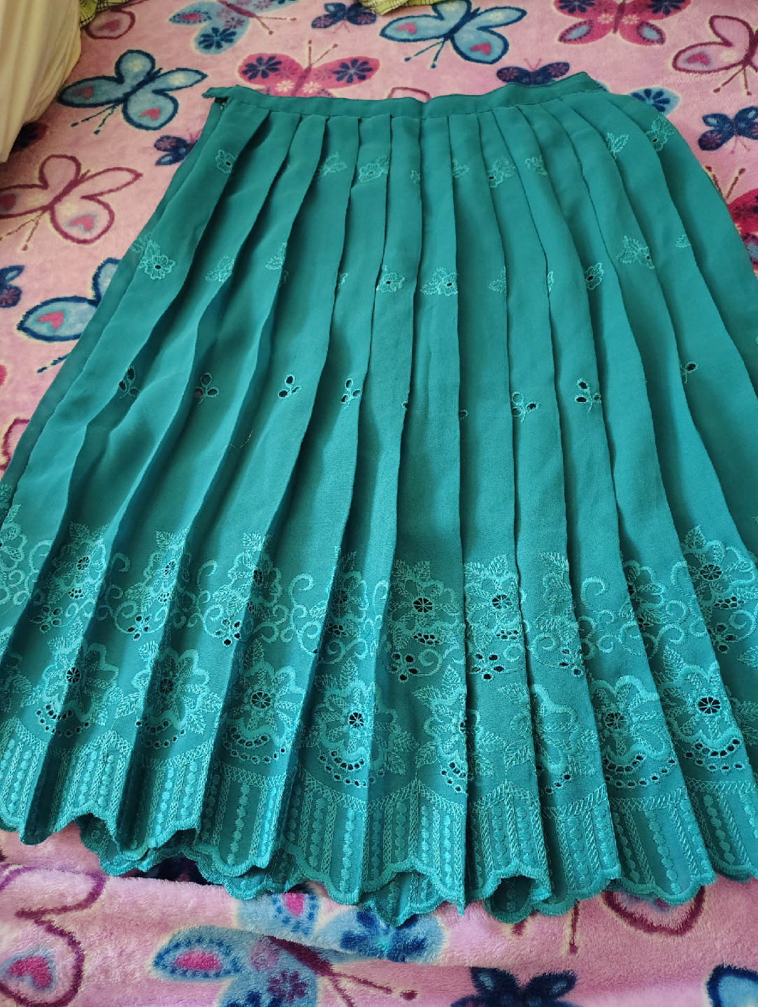 Green Pleated Skirt cide 8