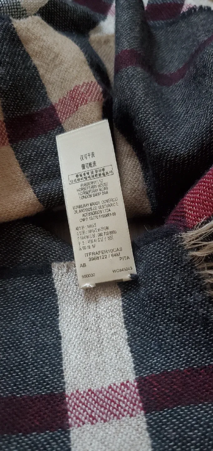 Burberry Scarf image indicator(4)