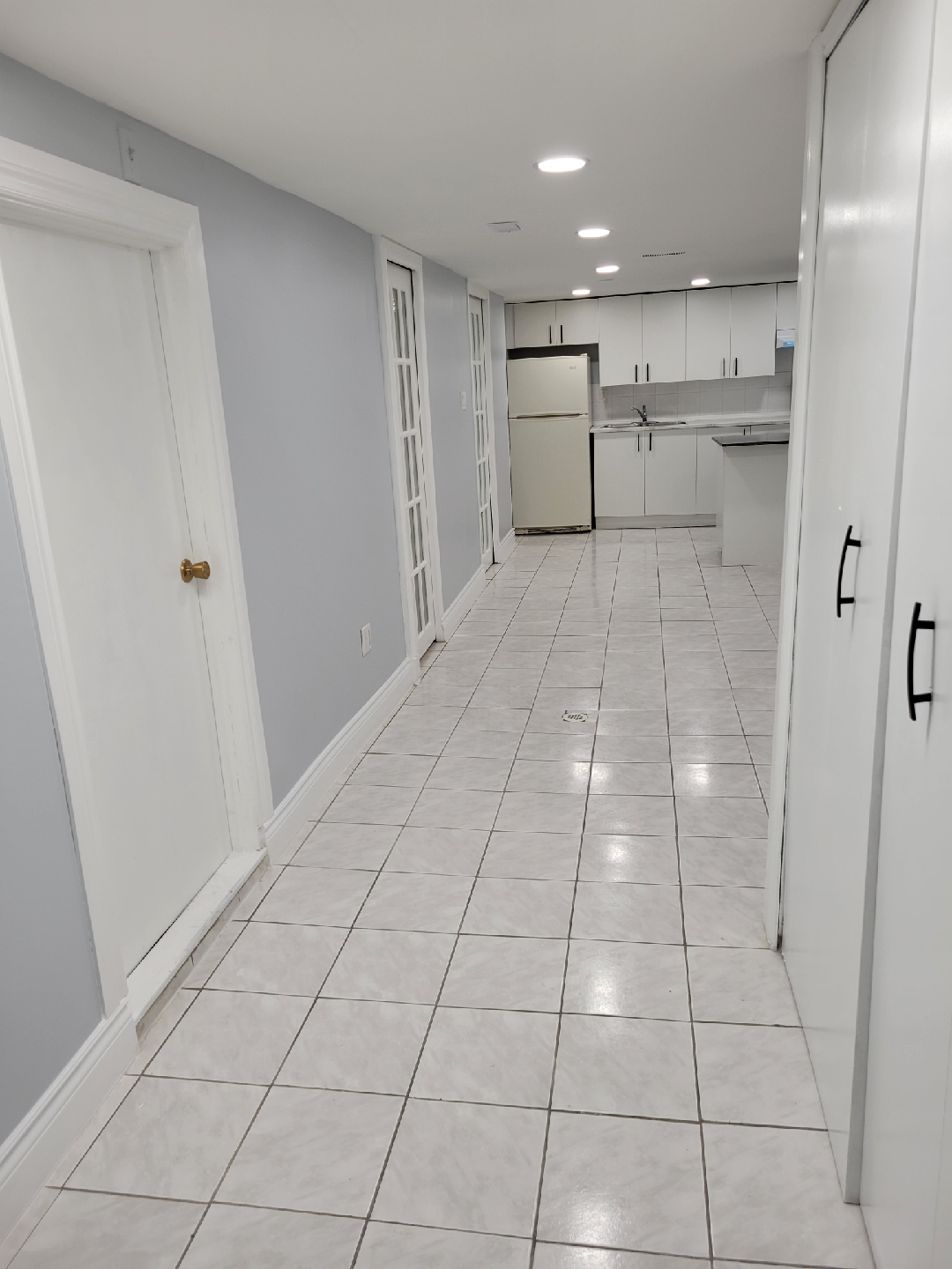 Basement apartment for rent - photo 2