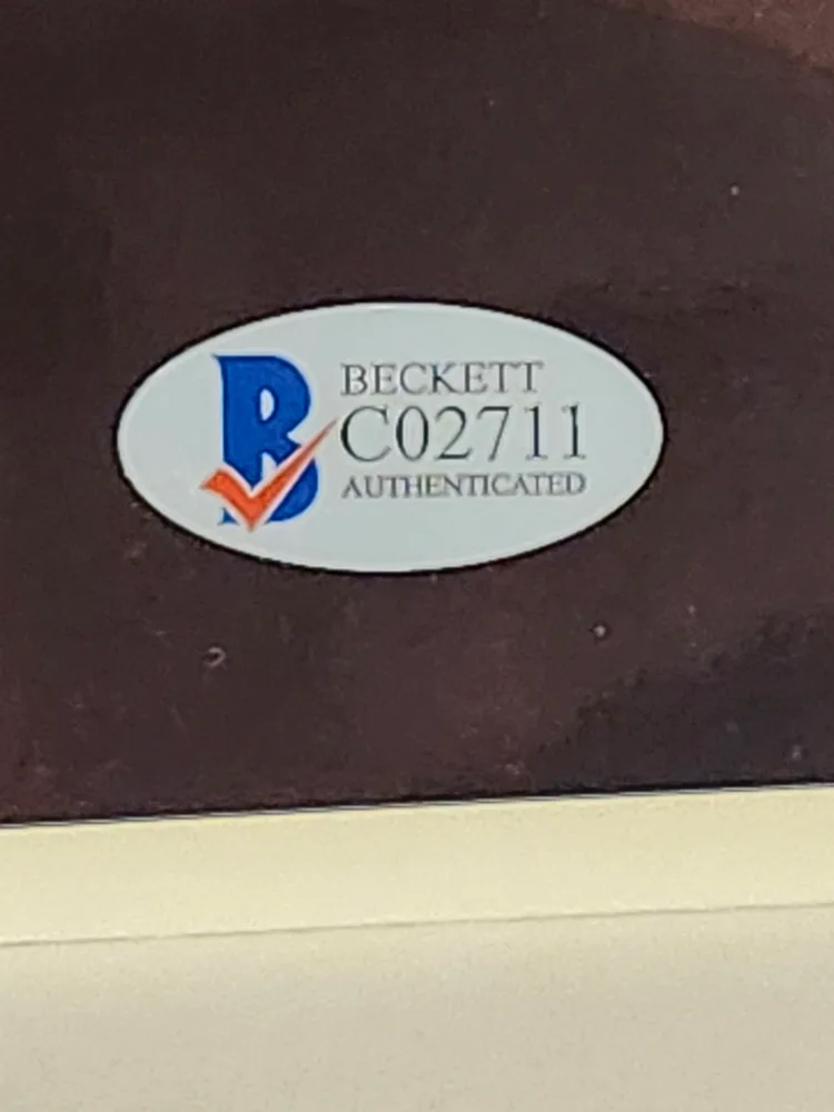 Annie Lennox Signed Photo - Beckett Authenticated image indicator(3)