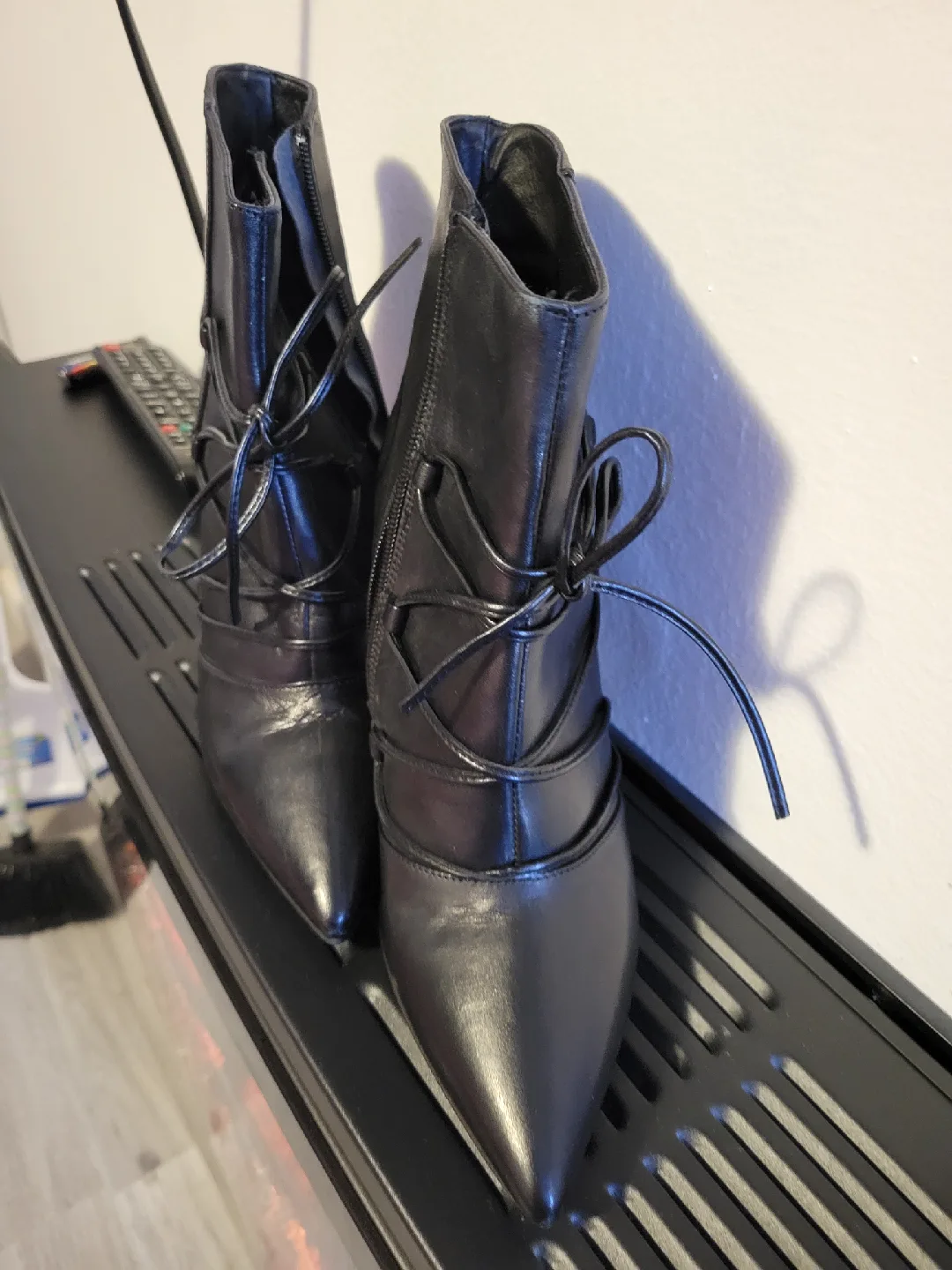 Town Shoes Black Leather Ankle Boots - Size 7 image indicator(2)