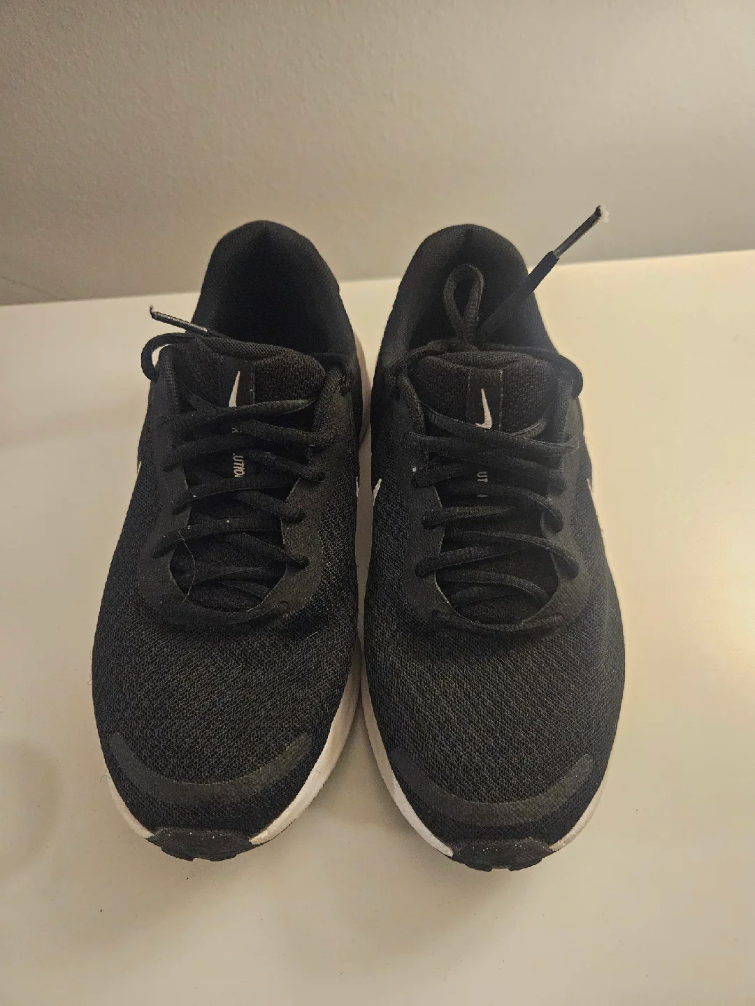 Nike Revolution 6 Running Shoes - US 7 image indicator(2)