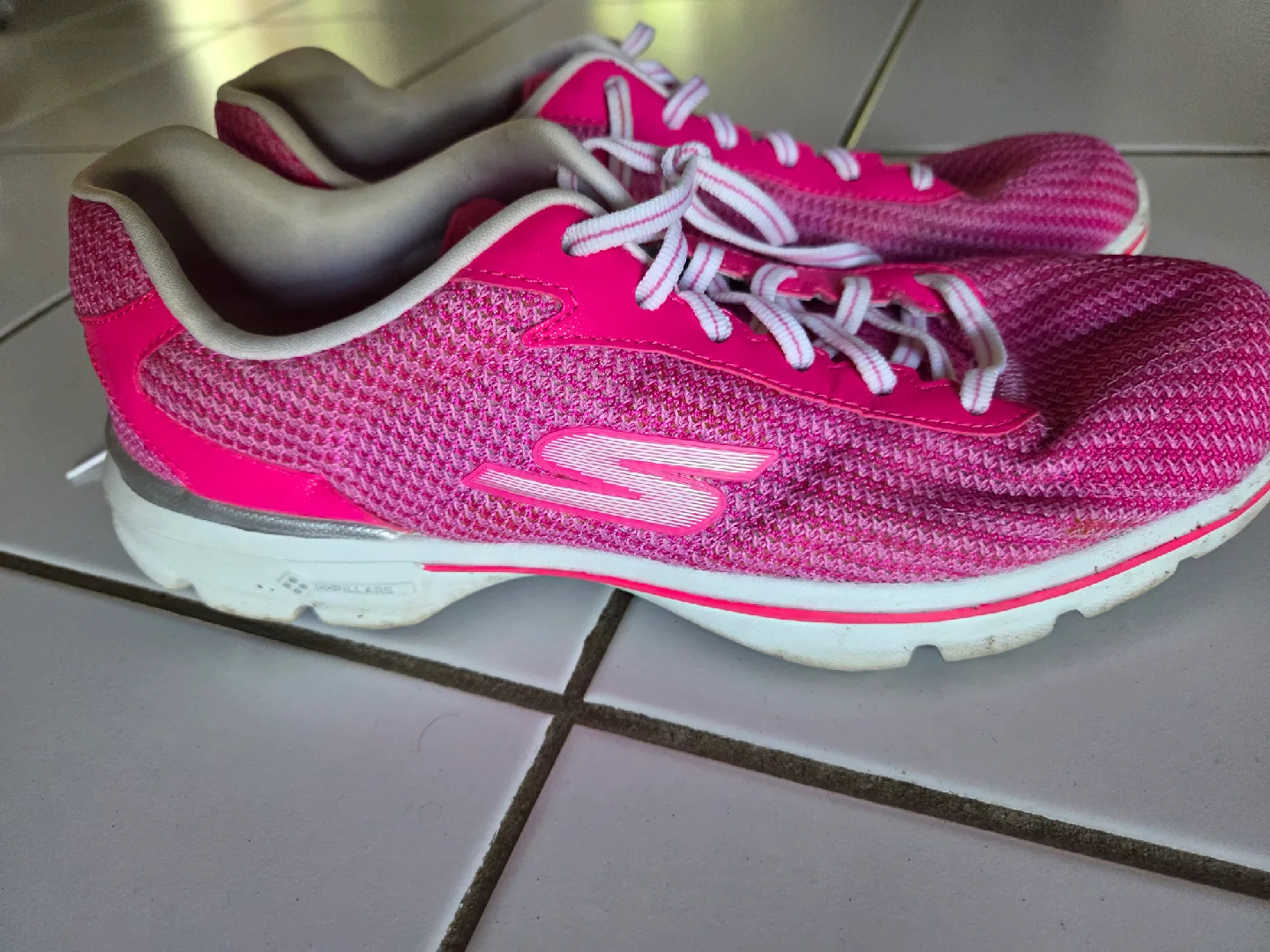 Ladies Skechers - size 11 image indicator(2)