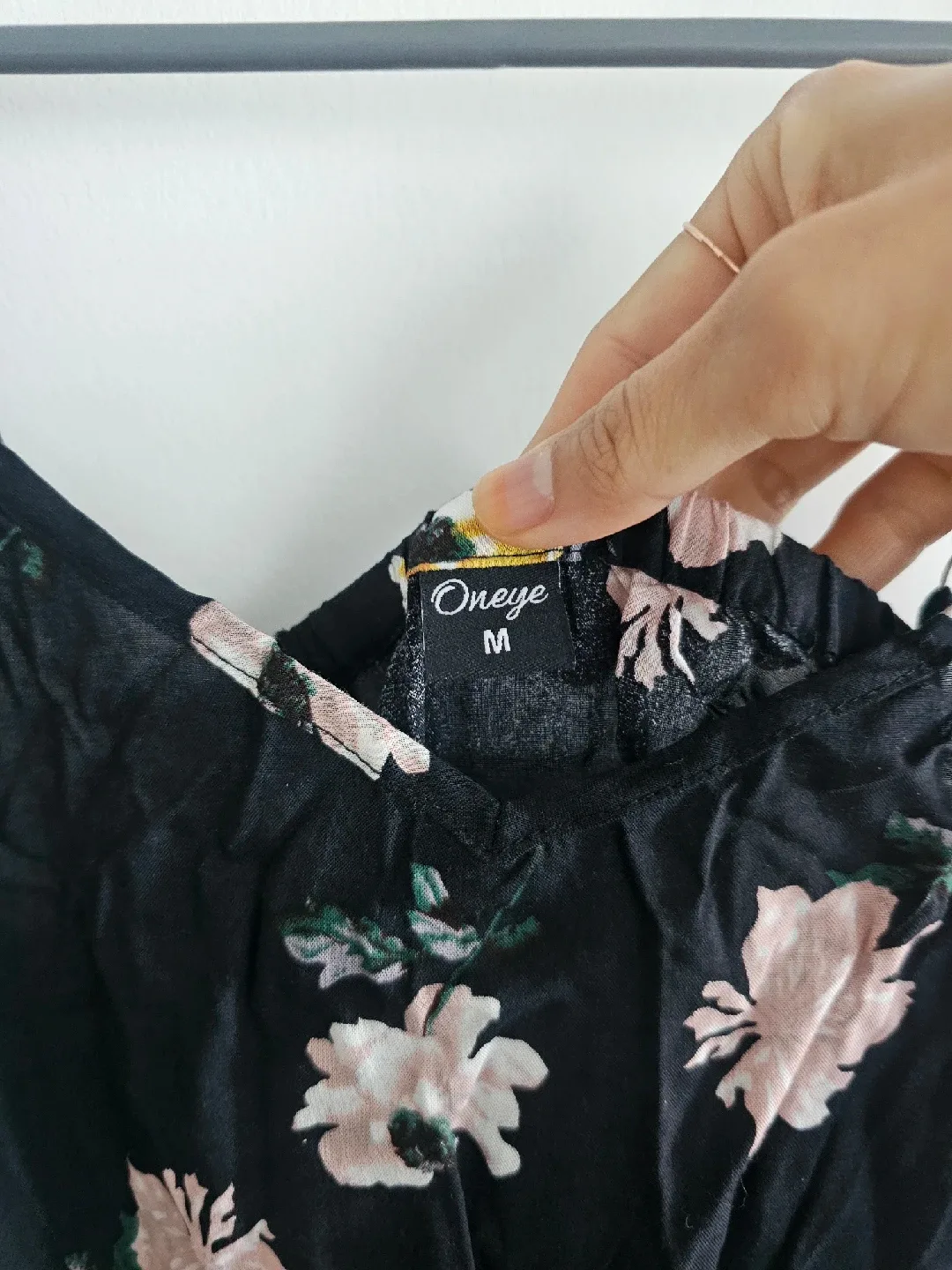 Oneye Floral Romper - Size M image indicator(4)