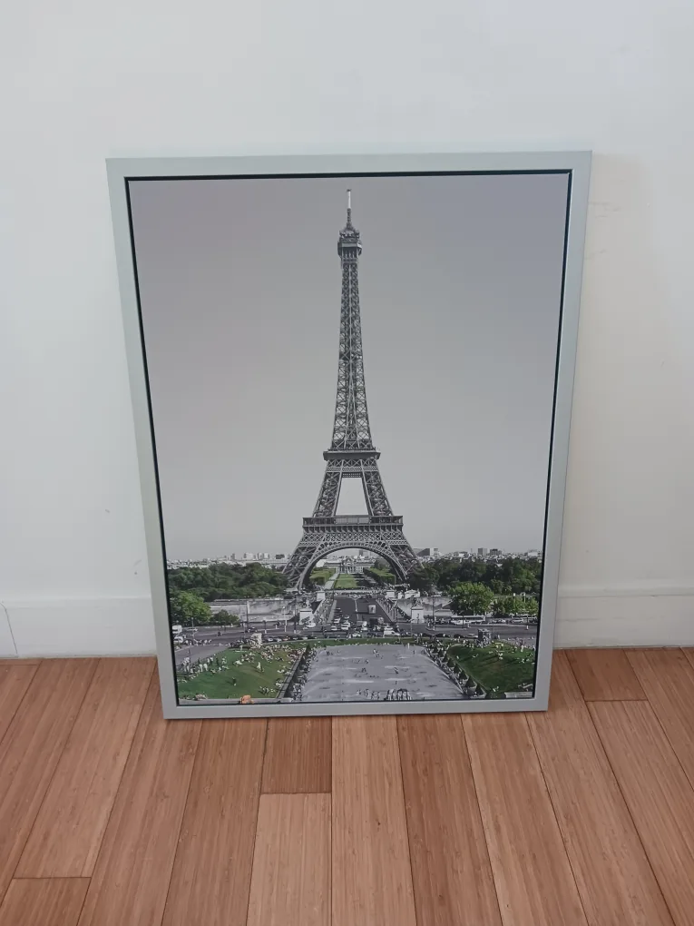Classic Eiffel Tower Paris Framed Print – Wall Décor image indicator(2)