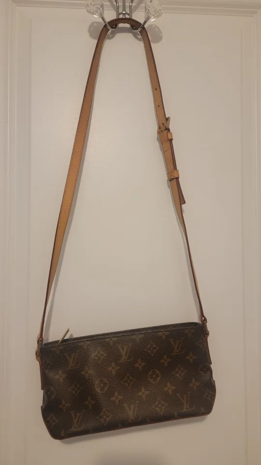 VINTAGE Louis Vuitton Monogram Canvas Trotteur cross body bag image indicator(3)