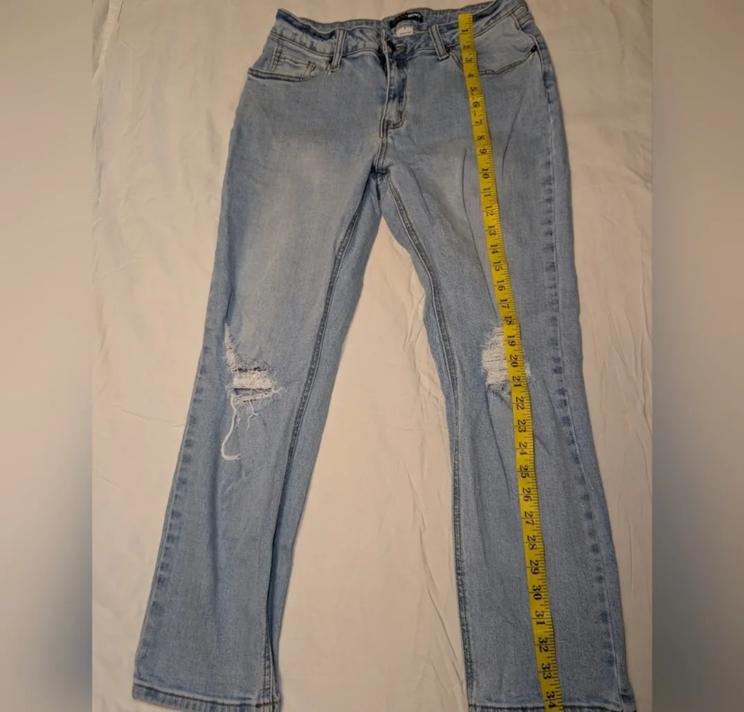 Fashion Nova Distressed Jeans - Size 7 image indicator(2)