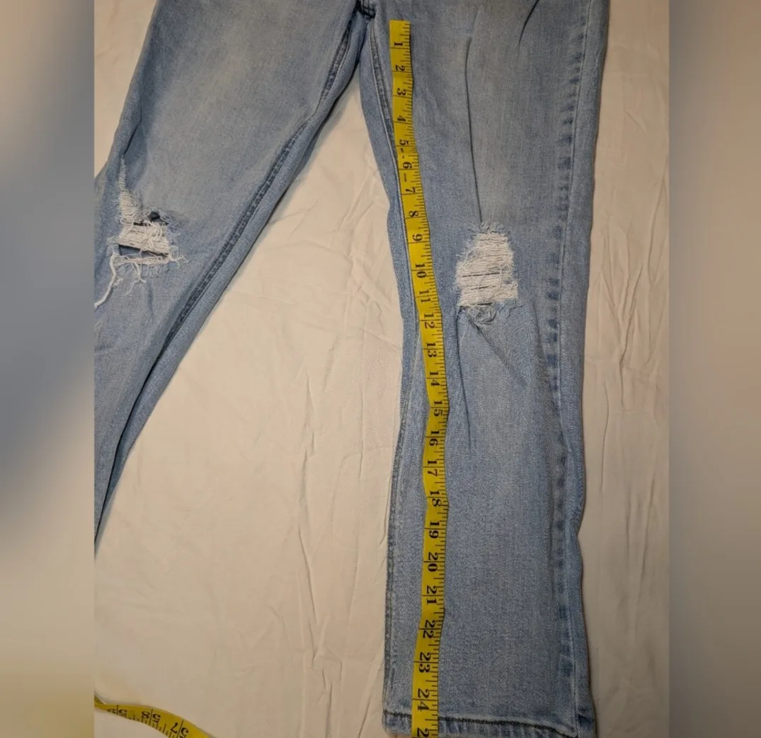 Fashion Nova Distressed Jeans - Size 7 image indicator(3)