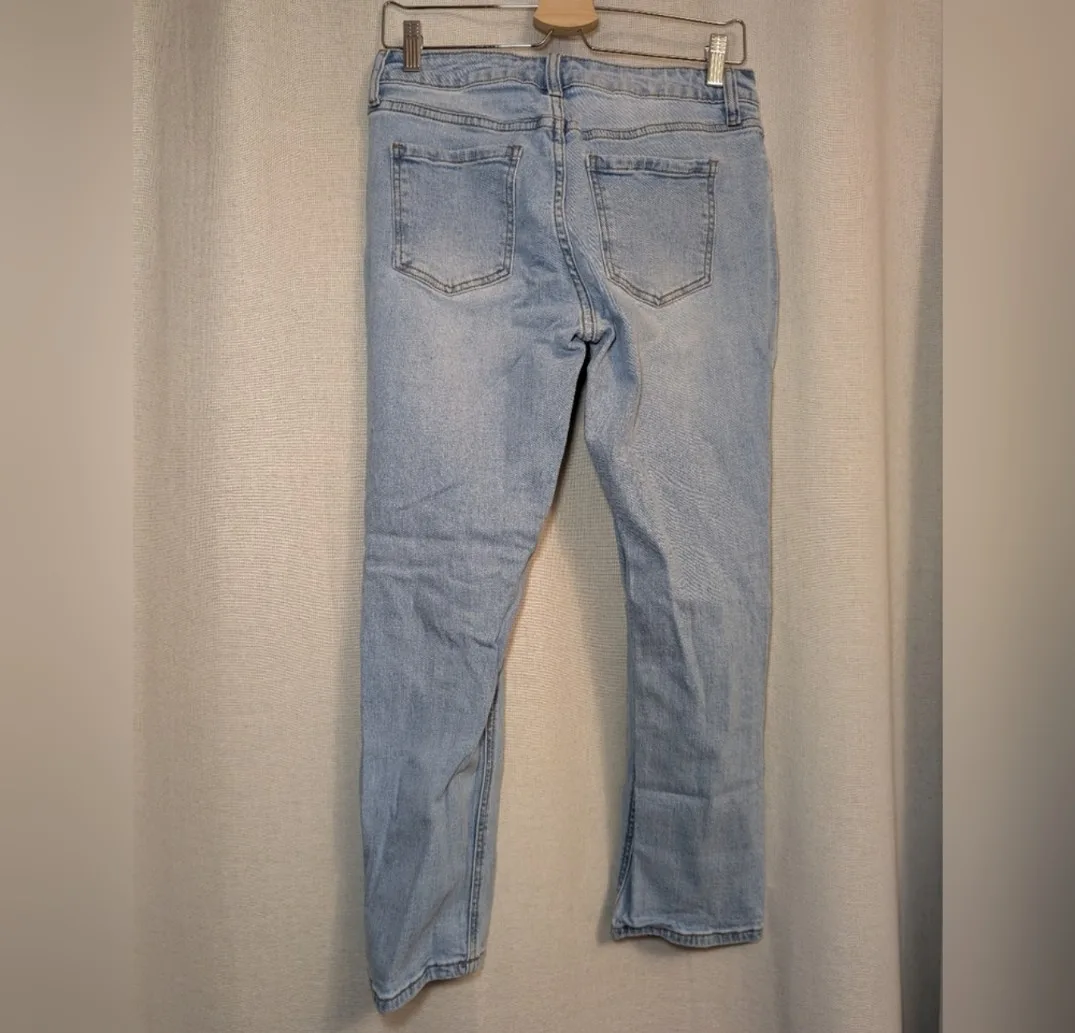 Fashion Nova Distressed Jeans - Size 7 image indicator(9)