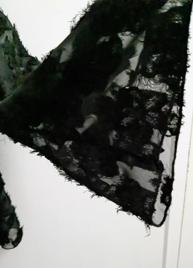 Off-the-shoulder black blouse image indicator(3)