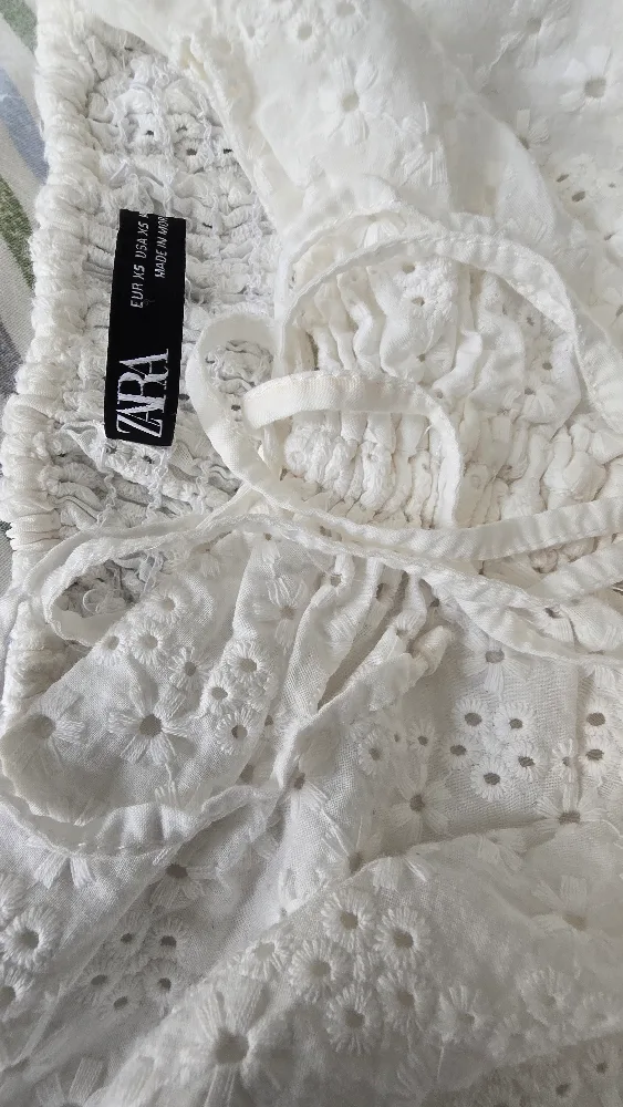 Zara White Embroidered Crop Top - Size XS image indicator(3)