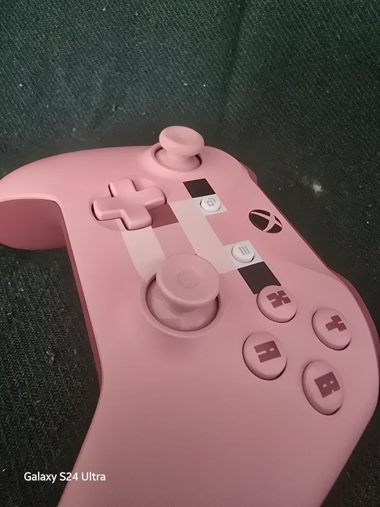 Pink Pig Minecraft Special Edition Xbox Wireless Controller image indicator(3)