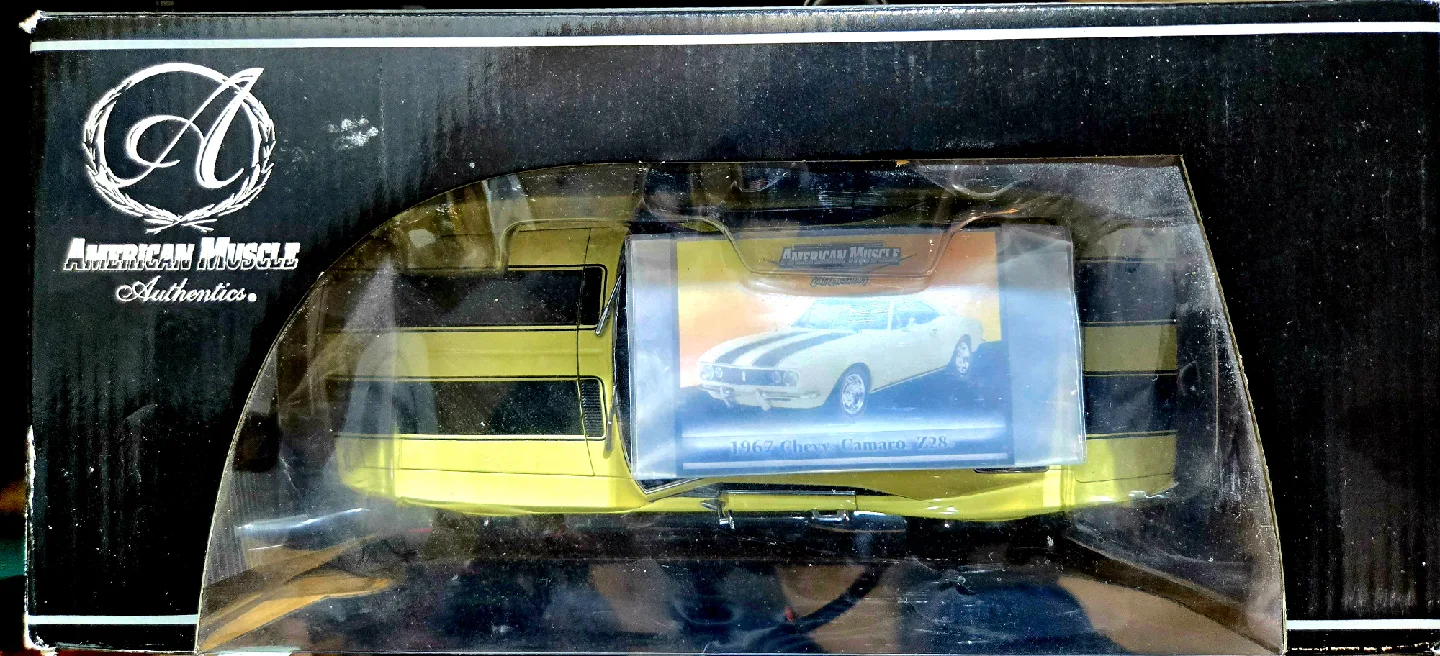 ERTL American Muscle 1967 Chevy Camaro Z28 Diecast 1:18 scale. image indicator(4)