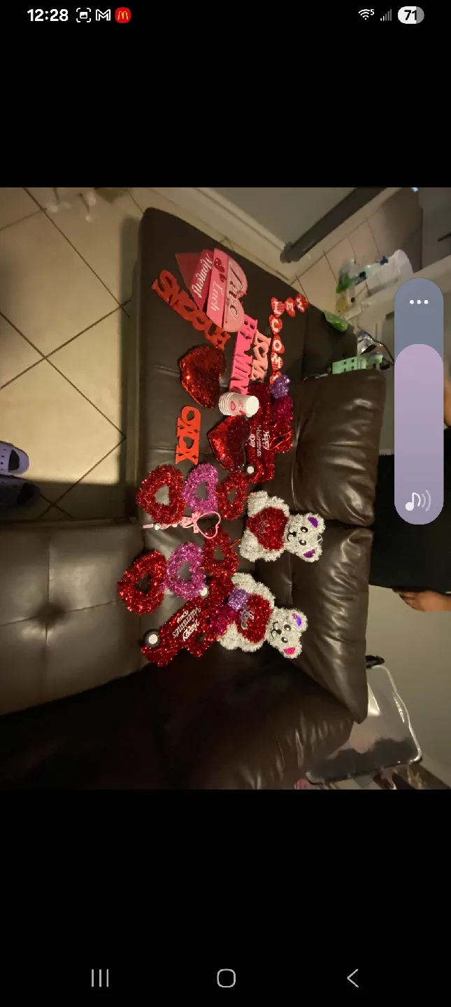Valentine's Day Decorations thumbnail