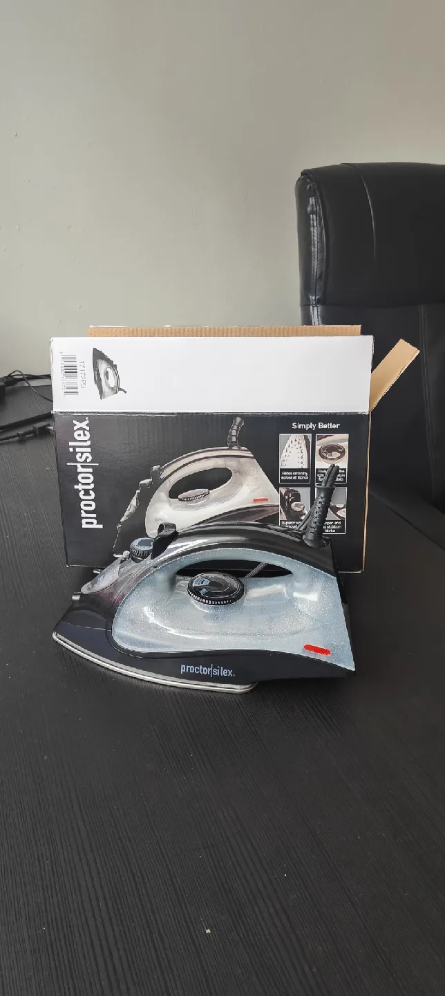 Proctor Silex Iron with Adjustable Steam - Like New thumbnail
