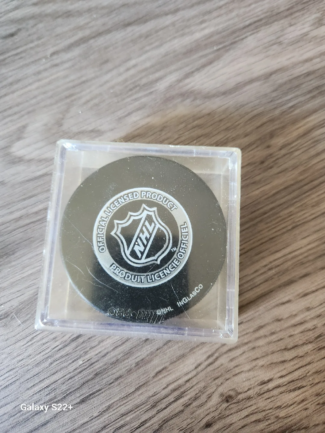 NHL & Toronto Maple Leafs Hockey Puck Autographed by Matt Stajan image indicator(2)