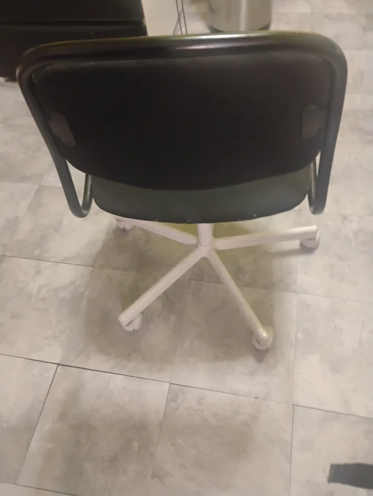 Black Office Chair image indicator(4)